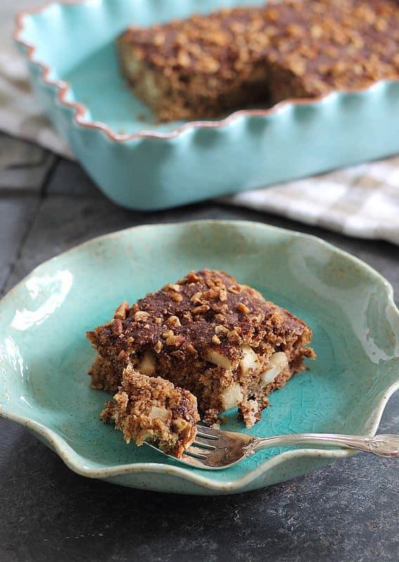 Cinnamon Apple Sugar Cake | runningtothekitchen.com