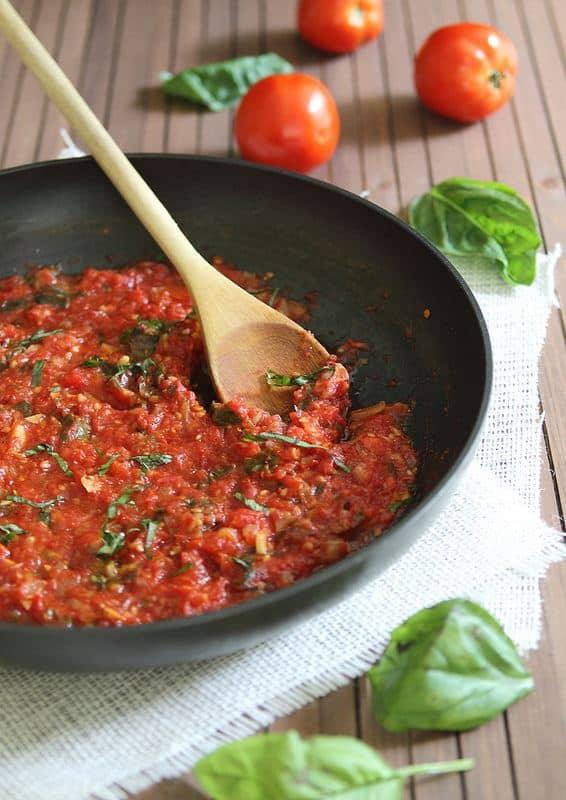 20 Minute Tomato Sauce | runningtothekitchen.com