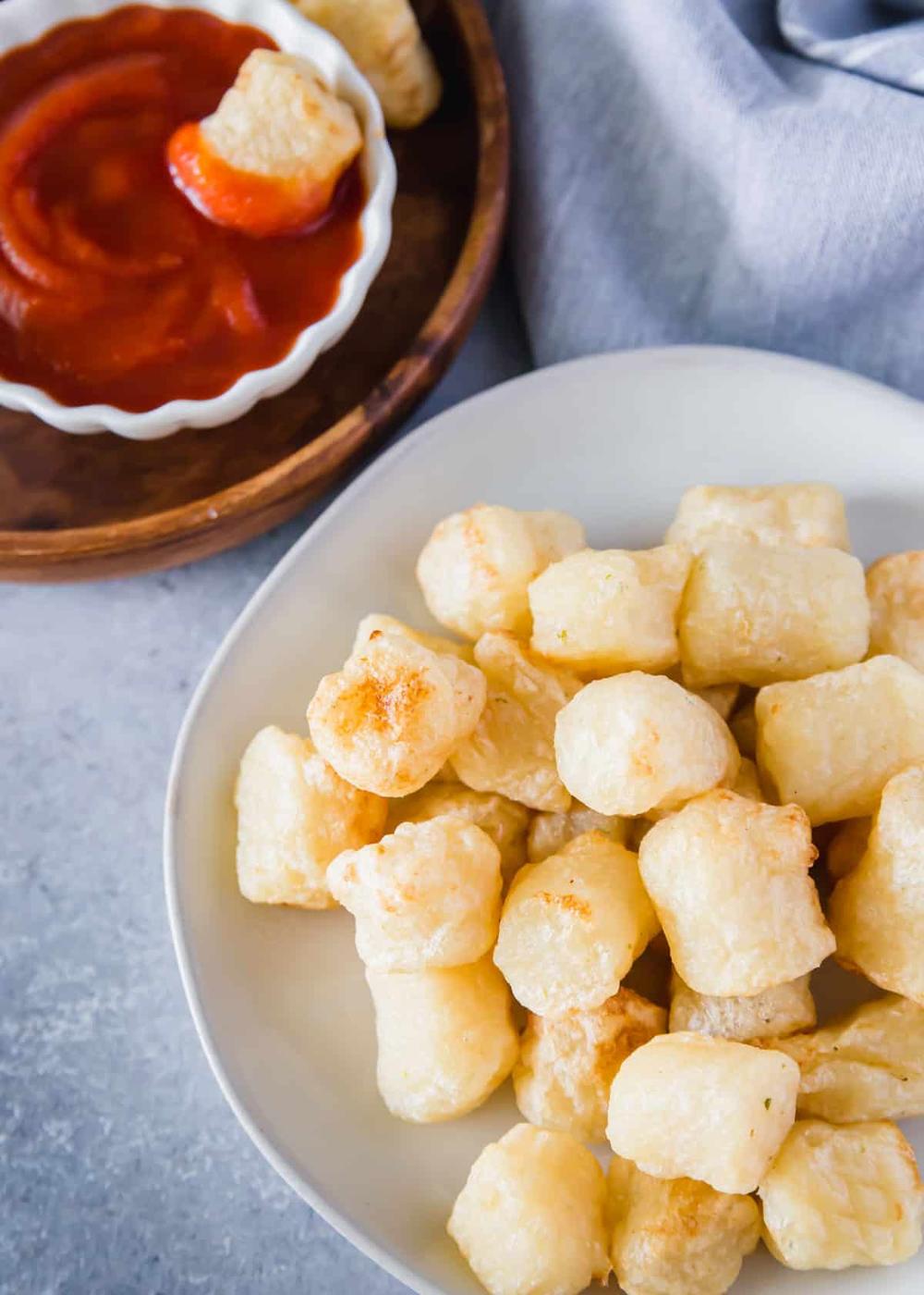 With a crispy exterior and soft pillowy interior, cooking cauliflower gnocchi in the air fryer is the best preparation method and so easy!
