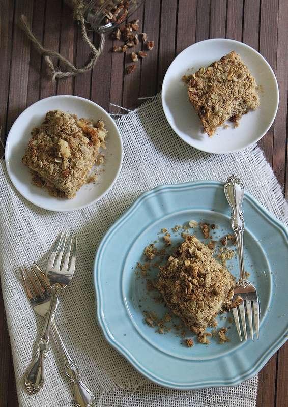 Apple crumble bars with cheddar