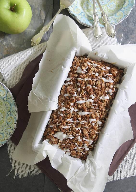 Apple Streusel Bread | runningtothekitchen.com