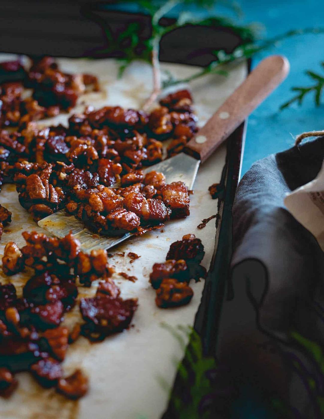 This canded bacon nut brittle is the perfect easy DIY holiday gift!
