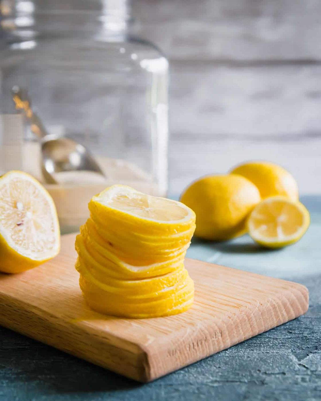 thinly sliced lemons to make candied lemon slices