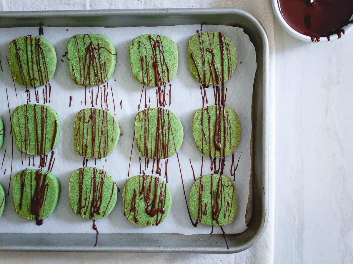Put the green food dye aside, these matcha shortbread cookies give you that great festive look with natural ingredients!