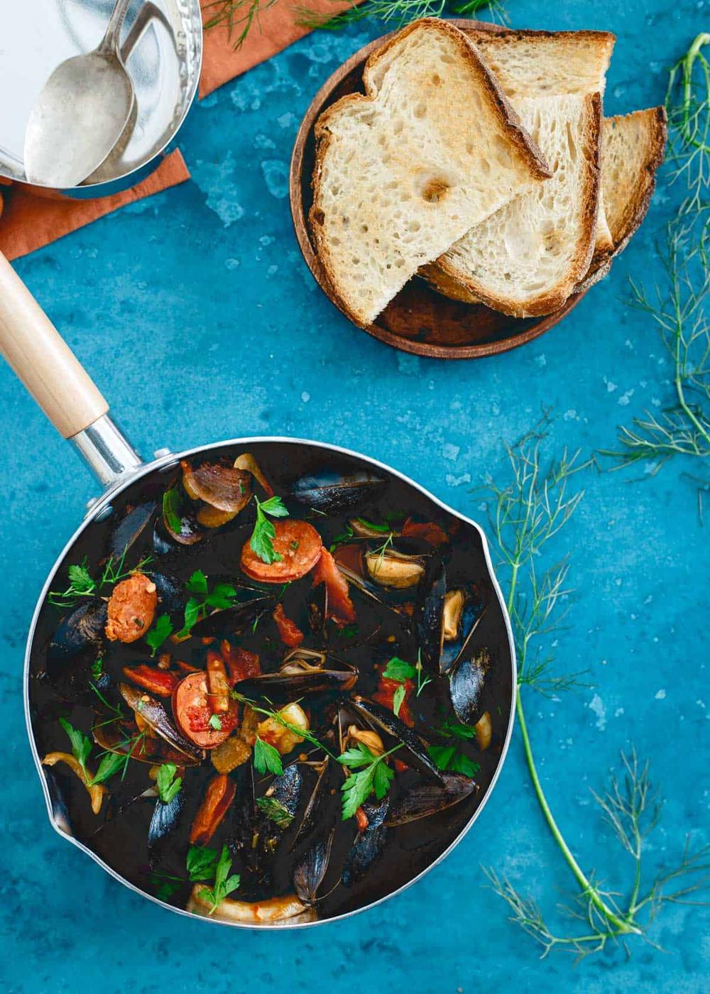 Chorizo chili mussels with fennel and tomatoes is an easy weeknight meal made in one pot in just 20 minutes.