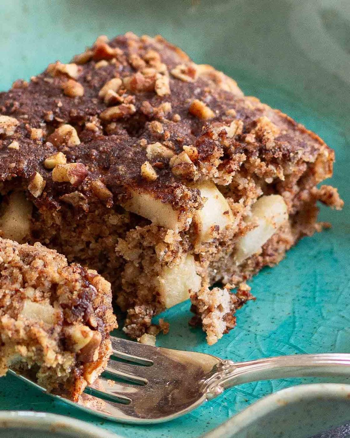 Cinnamon Apple Cake