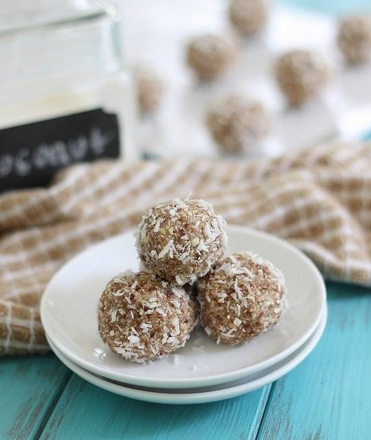Coconut nut bites
