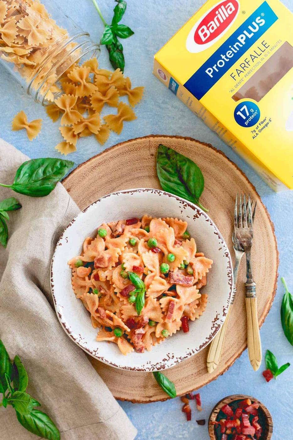 An easy healthier creamy tomato sauce is made in minutes in your blender in this protein packed pasta dish ready in just 20 minutes!