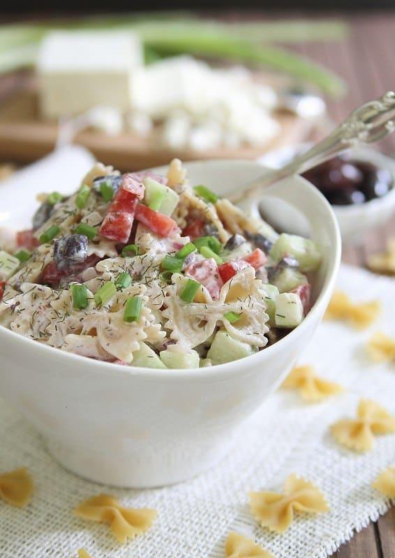 Greek Pasta Salad | runningtothekitchen.com