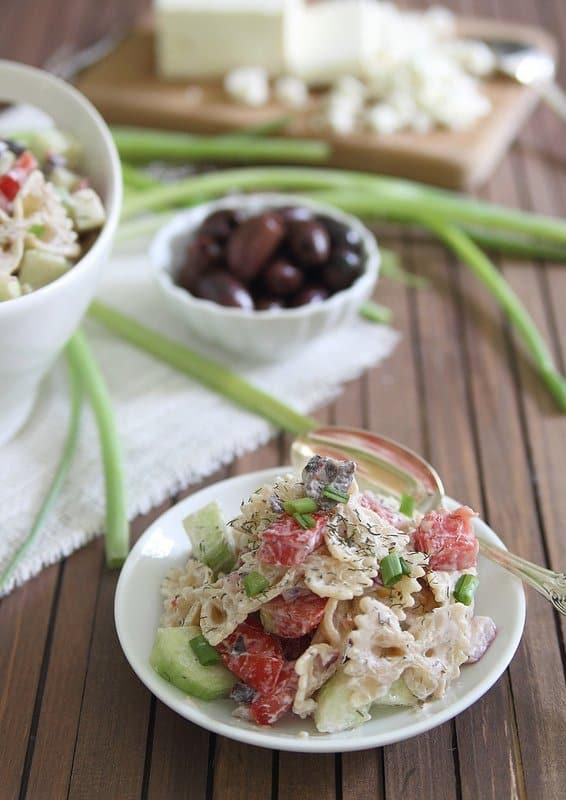 Greek Pasta Salad | runningtothekitchen.com