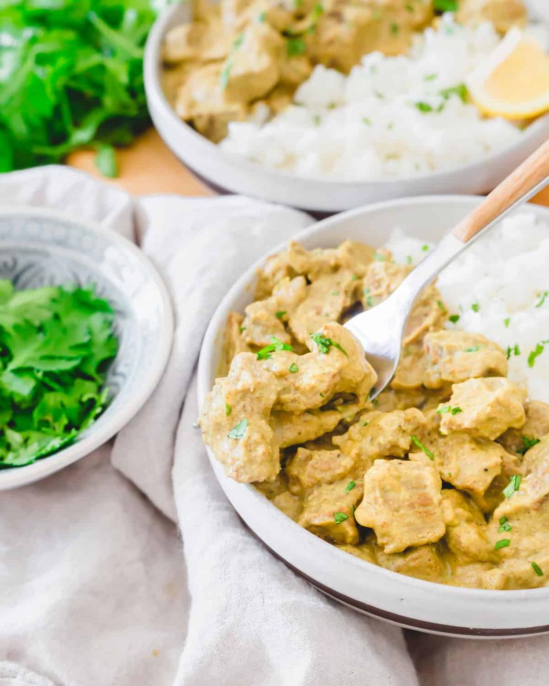 Easy recipe to make lamb korma served with white rice and fresh cilantro.