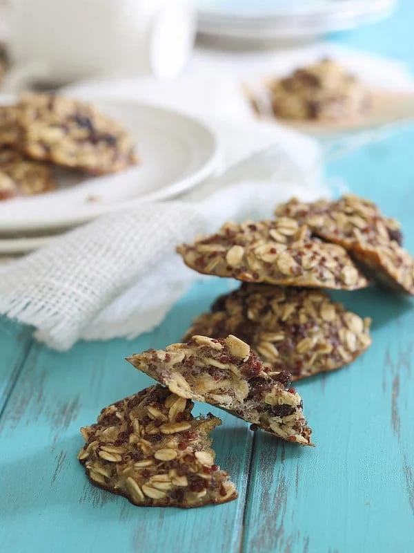Quinoa Breakfast Cookies with Oatmeal and Raisins are healthy, quick and easy!