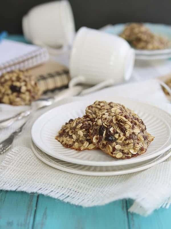 Quinoa Breakfast Cookies with Oatmeal and Raisins