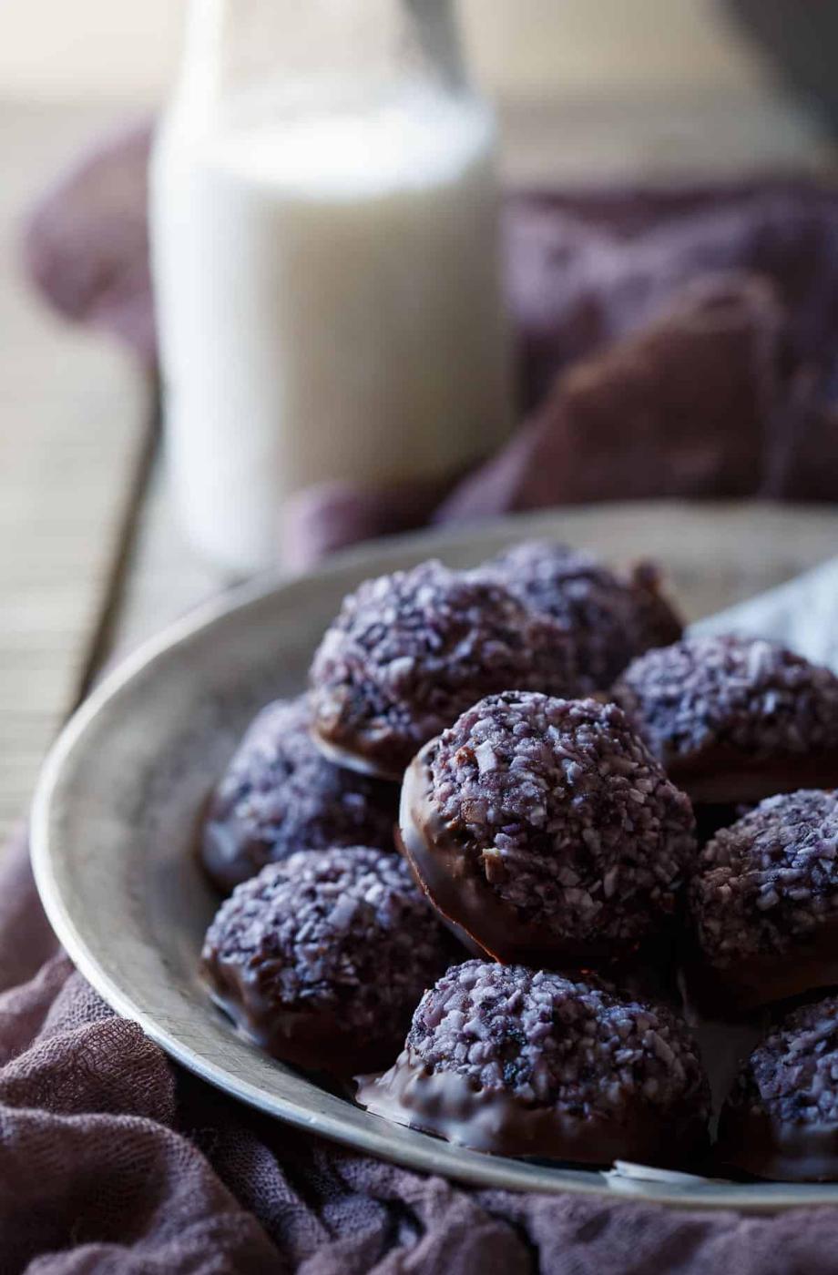 Paleo Blueberry Chocolate Macaroons are an easy treat to throw together for a quick paleo dessert!