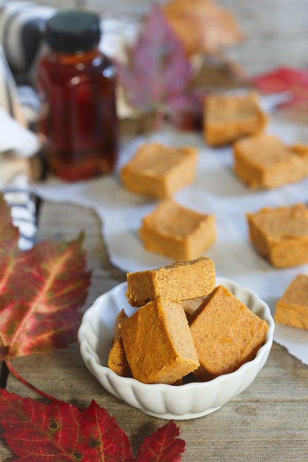 Paleo pumpkin pie fudge