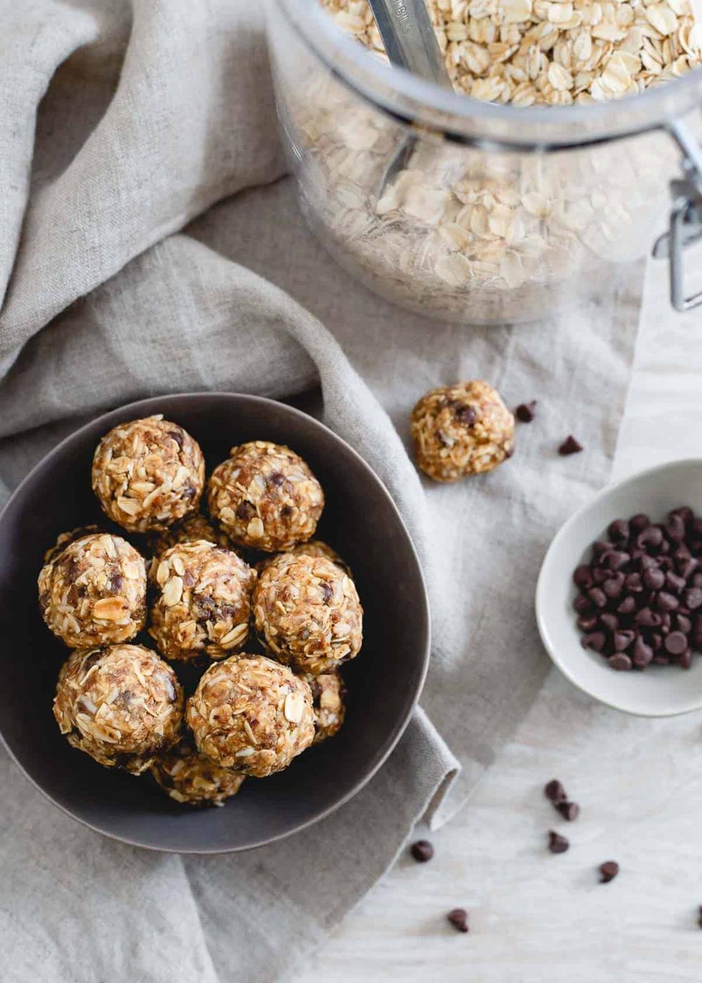 Made with oats, coconut and peanut butter, these no bake peanut butter chocolate chip balls are a tasty way to snack!