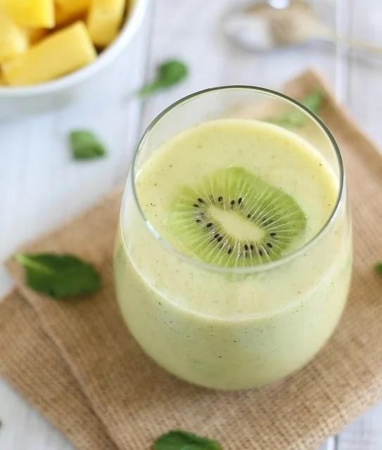 pineapple kiwi smoothie