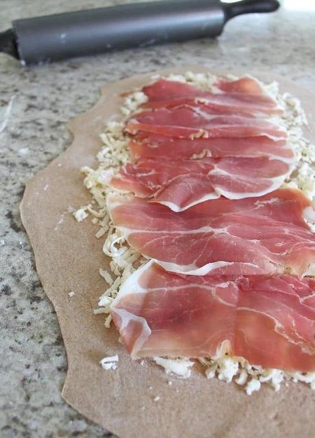 Prosciutto stromboli