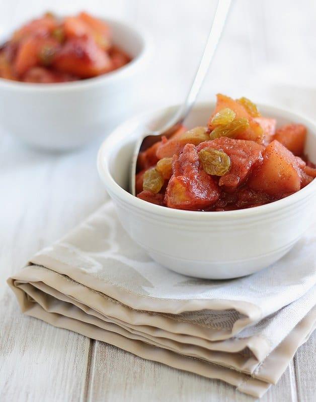 Easy apple sauce with pears and cranberries