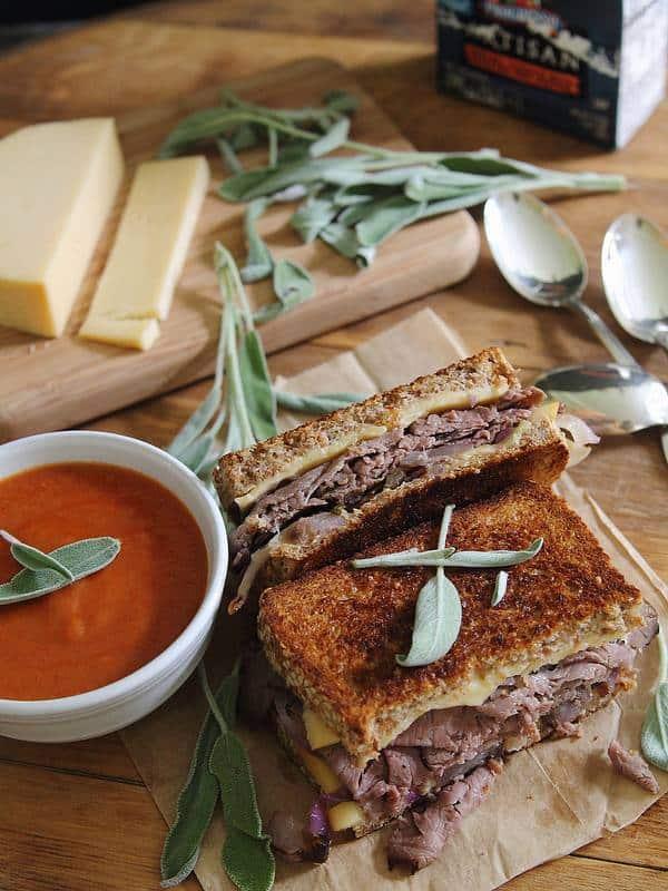 Roast Beef and Smoked Gouda Grilled Cheese | runningtothekitchen.com