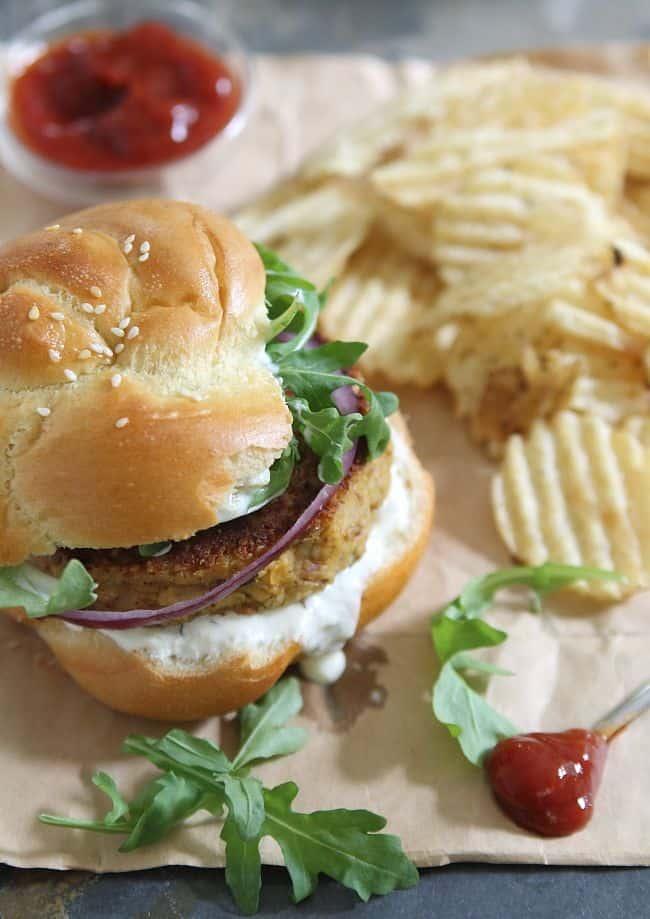 Spicy chickpea burgers with bacon