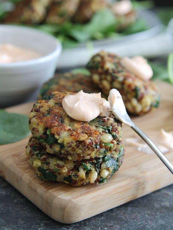 Quinoa and barley cakes with a creamy buffalo dip