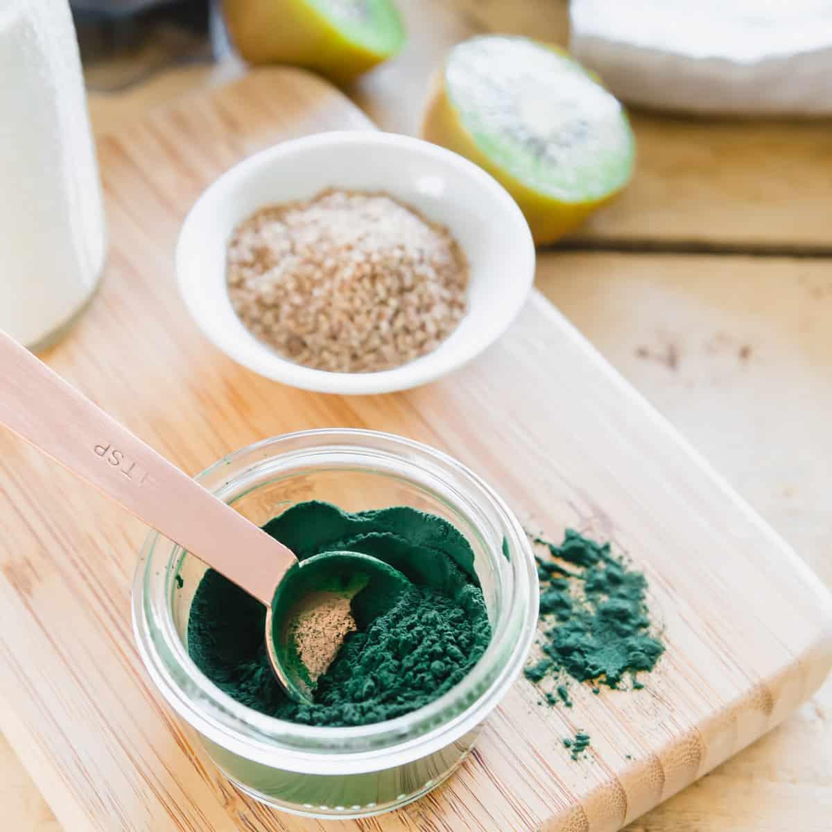 blue-green spirulina powder to make a spirulina smoothie
