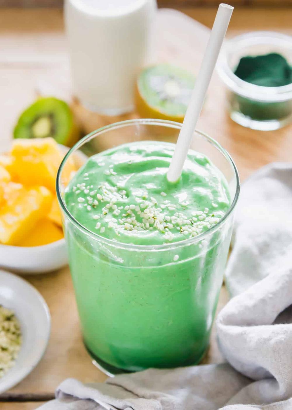 Easy Tropical Spirulina Smoothie