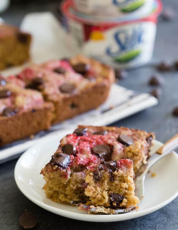 Yogurt snack cake