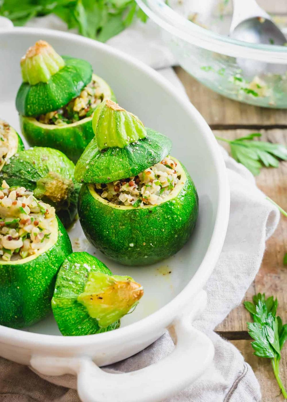 Recipe to cook and stuff round zucchini.