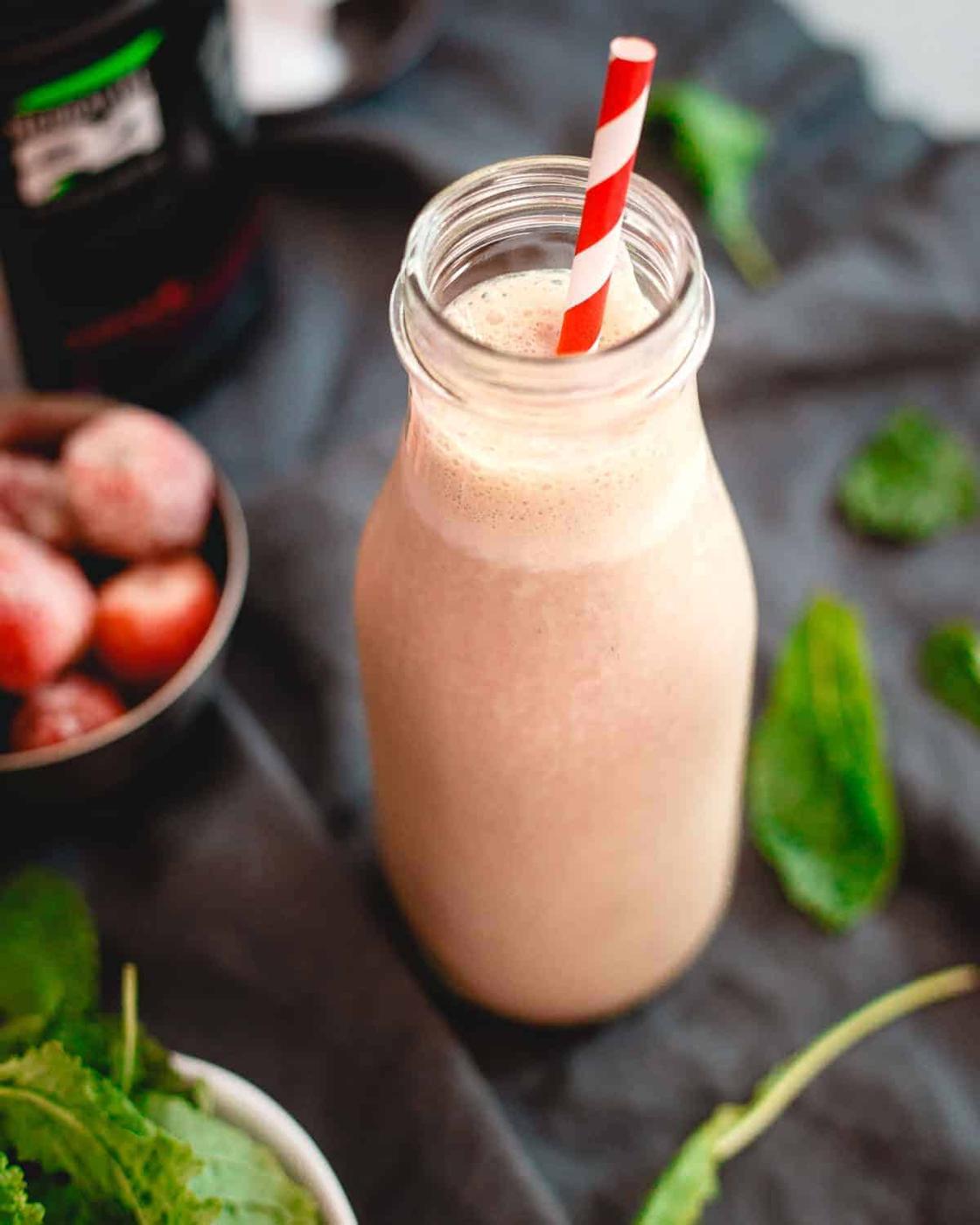 Tips for Hydration + Hydrating Berry Green Smoothie Recipe