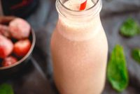 Hydration Habits & A Revitalizing Berry Green Smoothie Recipe